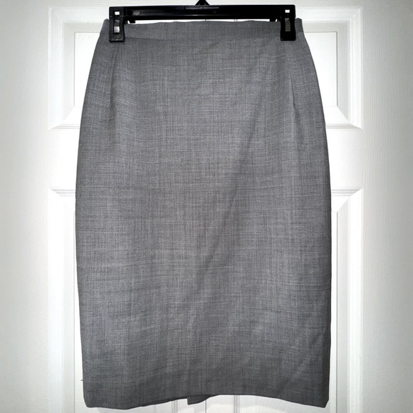 BURBERRY vintage Gray Women's pencil Skirt. Made in Italy!  Size I 40/US 4 VGUC - Picture 1 of 13